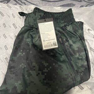 Levi's Men's Digital Camo Joggers - Dark Green